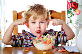 آیا مصرف شکر منجر به ناآرامی، نقص توجّه، و دیگر مشکلات رفتاری و یادگیری در کودکان میشود؟ 